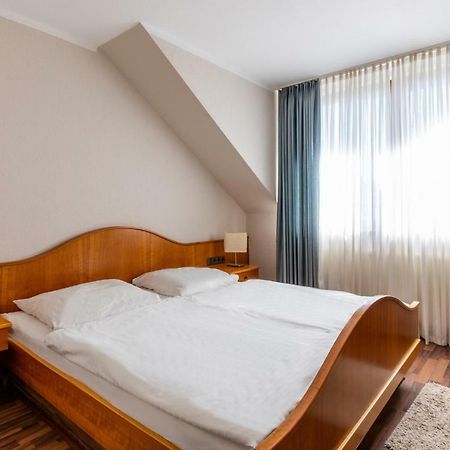 בורנהיים Hotel Garni Zum Dorfbrunnen מראה חיצוני תמונה